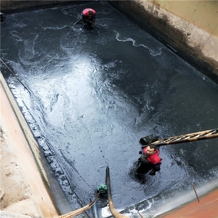 下冶镇废水池清理
