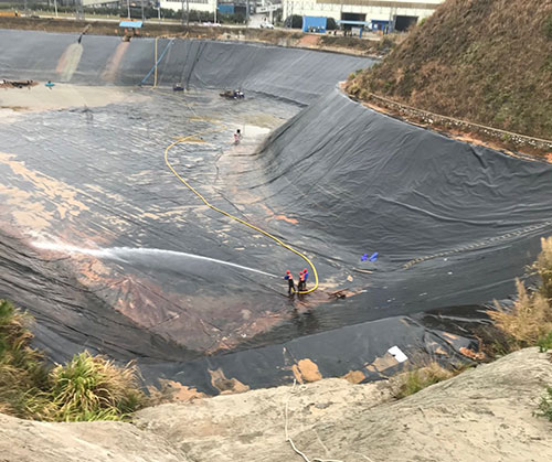下冶镇废水池清理
